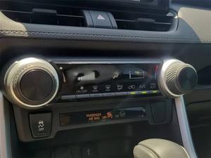 Toyota RAV-4 LE 4dr SUV 2021 d'occasion - Product Image 4