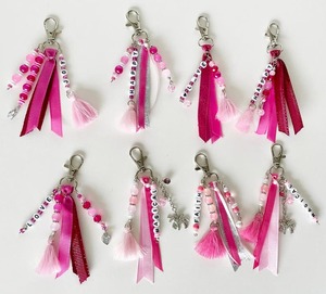 Breloques et porte-clés perlés faits à la main avec pompons et messages joyeux – Accessoire esthétique pour sac, cadeau pour femme - Product Image 5