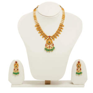 Ensemble collier et boucles d'oreilles traditionnels en perles plaquées or, avec pendentif en pierres rouges et vertes, pour mariage. - Product Image 1