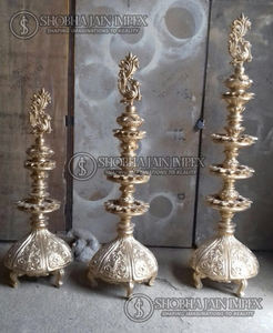 Support traditionnel en plastique renforcé doré pour Diya pour la zone de passage des mariages à Delhi en Inde - Product Image 6