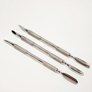 Pousse-cuticules double extrémité en acier inoxydable Kaneka Enterprises, réutilisable, durable, outil professionnel de nettoyage des ongles - Product Image 1