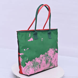 Sacs fourre-tout OEM personnalisés pour femmes Nouveau design Premium entièrement sublimation double teinte imperméable lavable fermeture éclair mode rayé - Product Image 4