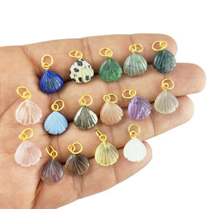 Pendentif sculptée en coquillage de pierres précieuses naturelles avec pierre de cristal de guérison en coquille de conque et argent sterling 925 or vermeil - Product Image 2