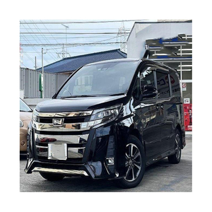 Sièges en cuir de haute qualité, d'occasion, pour Noah SUV AWD, intérieur foncé, à vendre - Product Image 1