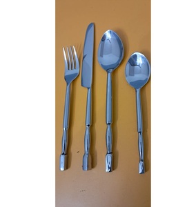 Ensemble de couverts en acier inoxydable finition argentée élégant et polyvalent, la pièce de déclaration ultime pour la vaisselle et les ustensiles de cuisine - Product Image 4