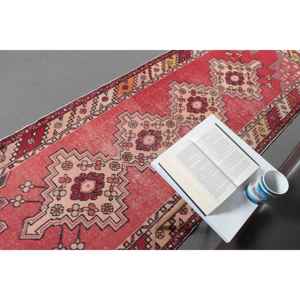 Alfombra Turca de 3.2x9.4 pies, Alfombra Vintage, Alfombra de Lana con Diseño de Camuflaje Rojo - Product Image 5