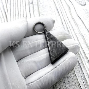 Pendentif triangle en acier damas, pendentif damas, collier damas, damas forgé à la main, bijoux damas, - Product Image 4