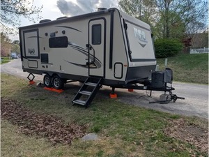 Vendedor Verificado, F-o-r-e-s-t River ROCKWOOD ROO 24WS Usado, Modelo 2019 con Alto Rendimiento, Disponible para la Venta - Product Image 2