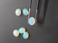 Opale d'Éthiopie naturelle traitée certifiée RED MOUNTAIN, cabochon ovale 10x8mm, jeu de couleurs/effet de feu multicolore, pour la fabrication de bijoux