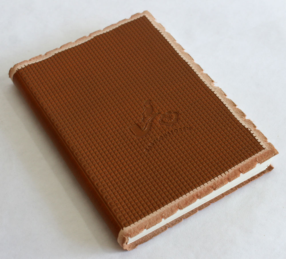 สีน้ำตาล