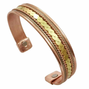 Pulseras de moda de cobre puro de alta calidad para hombres y mujeres Logotipo y embalaje personalizados disponibles en diferentes estilos - Product Image 6