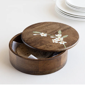 Caja Chapati de madera con base de madera natural y tapa verde azulado vibrante, con sutil arte floral blanco, a precios de mayorista. - Product Image 5