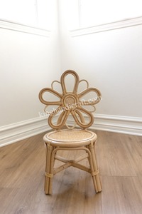 Chaise d'enfant en rotin naturel faite à la main pour la décoration de fête d'anniversaire, siège d'enfant bohème pour des événements - Product Image 2