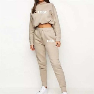 Chándal de invierno personalizado de alta calidad OEM para mujer, conjunto de 2 piezas, Top corto con capucha y pantalones de chándal, chándal en blanco para correr para mujer - Product Image 3