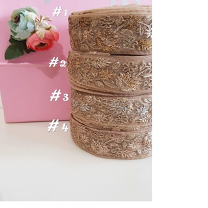 Bordado floral hecho a medida, formas de color dorado y bronce en diseños étnicos para varios propósitos en diferentes tamaños - Product Image 1