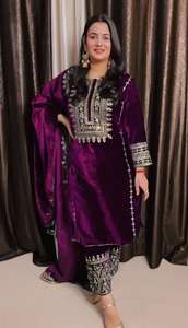 Dernier Designer Viscose Velvet Broderie Séquence Travail Salwar Suit Par Fab Zone - Product Image 3