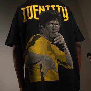 เสื้อยืด DTF ผ้าฝ้ายสีดำโอเวอร์ไซซ์100% สำหรับผู้ชายเสื้อยืด300คอกลมผ้าเฟรนช์เทอร์รี่แนวสตรีทแบบย้อนยุคกราฟิกในเมืองสำหรับผู้ชาย - Product Image 1