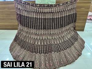 Precioso Conjunto de Lehenga de Terciopelo con Bordado Jarkan Pesado, Doble Capa, Ajustable hasta 3M, Dupatta de Malla Suave, Choli Largo, Moderno para Verano - Product Image 5