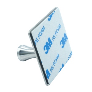 Gancho adhesivo plateado Placa cuadrada de alta resistencia Accesorio industrial Artículo para el hogar Montaje en <span class=keywords><strong>pared</strong></span> colgante Usos organizadores confiables - Product Image 1