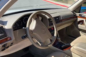 Mercedes-Benz S320 de 1998, Usado, Sin Reserva, Distancia Entre Ejes Corta, Mayormente Usado en Clima Cálido, Sin Modificaciones - Product Image 4