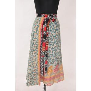 Tissu Saree à imprimé floral réversible de créateur indien Vintage, jupe portefeuille en soie pure pour femmes, robe longue à imprimé floral - Product Image 2