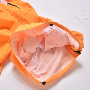 Chubasquero con capucha y logotipo personalizado OEM, cómodo, impermeable, a prueba de viento, chaqueta unisex para exteriores, chaqueta transpirable, chubasqueros - Product Image 5