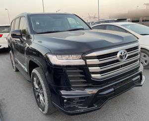 Toyota Land Cruiser modèle GXR 4.0L 2024, couleur noire, transmission automatique, intérieur beige, 7 places - Product Image 1