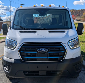 LISTO PARA CONDUCIR - USADO, VOLANTE A LA IZQUIERDA |   Volante a la derecha |   Ford E-Transit Plataforma Plana 2023 con 944 millas de kilometraje - Product Image 1