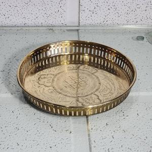 Bandeja de Servicio de Latón Macizo de Alta Calidad para Desayuno o Banquete, Diseño Floral, Bandeja Redonda de Latón Martillado Hecha a Mano - Product Image 5