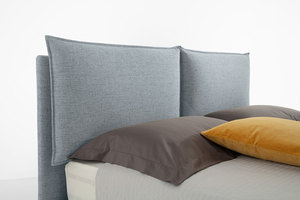 Lit double capitonné de style contemporain, taille King/Queen, avec sommier à lattes orthopédique, cadre en bois massif, options de tissu personnalisables - Product Image 4