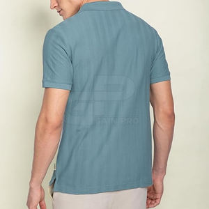 Chemise à col Johnny moderne pour hommes, conçue pour les tenues décontractées, offrant une liberté de mouvement et un look élégant. - Product Image 4