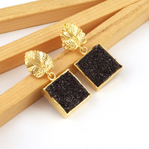 Diseño clásico cristal natural negro azúcar druzy hoja diseñador Stud pendiente colgante latón 18K chapado en oro pendientes de boda - Product Image 2