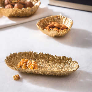 Plateau de service moderne en laiton et décoration de table artisanale écologique à motif végétal, vaisselle, MOQ 100 pièces - Product Image 4