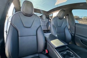 2023 T e s l a Model S Plaid AWD Caja de cambios automática para automóvil de bajo kilometraje Dirección izquierda Gas oscuro/condición eléctrica - Product Image 4