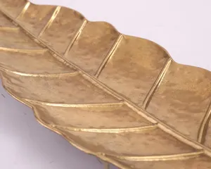 Plateau à feuilles décoratif en aluminium fait à la main en métal forme de feuille plateau de service plaque de feuille d'or pour la décoration de la maison mariage et fête - Product Image 3