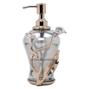 Distributeur de savon liquide design fleurs en métal de qualité supérieure pour salle de bain, finition entièrement argentée, brillante, polie et martelée - Product Image 3