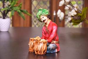 Polyresin และหินอ่อนฝุ่น rajasthani คู่แสดงรูปปั้นทางวัฒนธรรมสำหรับตกแต่งบ้านห้องนั่งเล่นห้องนอน14x8 x16.5ซม. สีแดง - Product Image 4