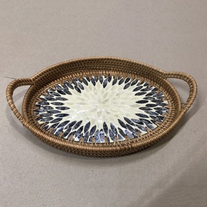 Bandejas para servir de madreperla de ratán de forma ovalada de alta calidad, superventas con mango, venta al por mayor de Vietnam a precio barato - Product Image 2