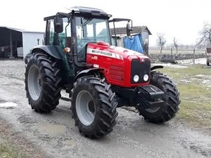 Tracteur agricole à roues 4x4 Massey Ferguson 4445 rouge, équipement agricole haute productivité - Product Image 4