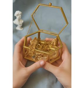 Boîte à bijoux en verre à cadre doré méticuleusement conçue, coupée avec précision et galvanisée avec une élégance durable - Product Image 5