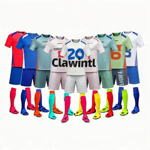 Ensemble d'équipe d'uniforme de football en polyester 100% de qualité supérieure respirant à séchage rapide maillots de football personnalisés vêtements de football coupe ajustée avec des chaussettes - Product Image 3