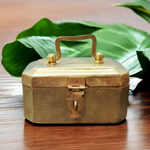Paan Daan Box latón dorado pulido trabajo Pandaan con manija de bloqueo hecha de latón de alta calidad a precio mayorista de India - Product Image 3