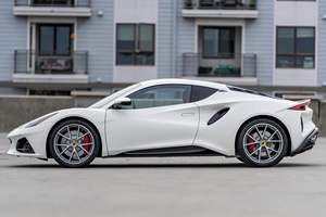 Lottuus Emira V6 First Edition 2024, Gasolina, Bajo Kilometraje - Product Image 2