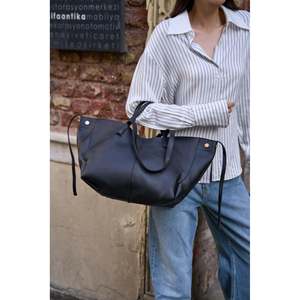 The Voler Women's Fashion Leather Look Handbag with <b>Wallet</b> Detail, Versatile Shoulder Bag for Everyday Use and Style - Product Image 1
