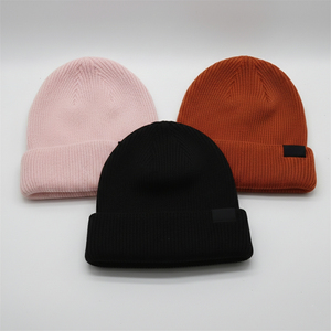 Ensemble de bonnets en tricot unisexe Glory Custom, bonnet en acrylique côtelé d'hiver avec revers plié, disponible en plusieurs couleurs unies - Product Image 6