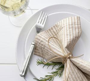 Juego de Cubiertos de Metal con aspecto de tendencia con mango forjado a mano Acabado plateado para mesa de comedor Vajilla Juegos de cubiertos para comer - Product Image 6