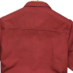 Chemise en jean bordeaux déchirée pour homme, manches courtes, boutonnée, style streetwear décontracté, détails déchirés, séchage rapide, respirante, été - Product Image 4