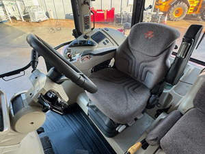 รถแทรกเตอร์ฟาร์ม 140 แรงม้า Massey Ferguson 6715S รถแทรกเตอร์การเกษตร 4 ล้อขับเคลื่อน ประสิทธิภาพสูง พร้อมห้องโดยสาร รถแทรกเตอร์มือสองสำหรับขาย - Product Image 6
