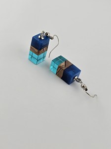 Pendientes de resina y madera de diseño de lujo a precio al por mayor Pendientes de resina de moda para mujer Pendientes de la mejor calidad para joyería - Product Image 4