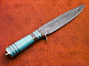 Couteau de chasse OEM personnalisable en acier Damas, poignée en résine turquoise, gaine en cuir à motif torsadé pour EDC - Product Image 3